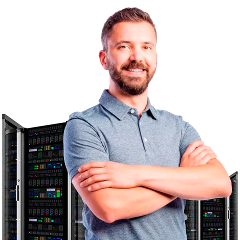 Hombre profesional, satisfecho por tener Servidores Dedicados con todas las funcionalidades